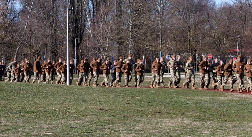 Ellepték a Városligetet a katonák és a kadétok