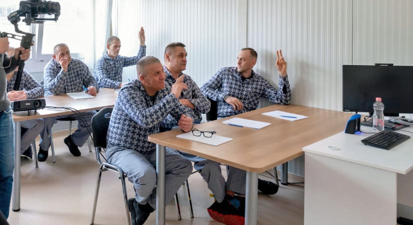 Mentett kutyákat költöztetnek két magyar börtönbe