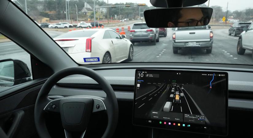 Pocsékul vezetnek a Tesla robotautói