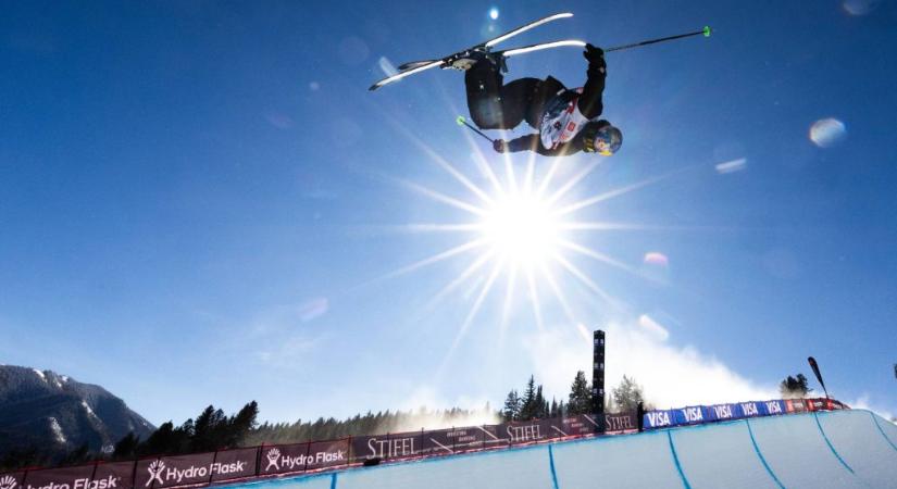 Rettegve nézi a síakrobatikában induló unokáit az Oscar-díjas forgatókönyvíró