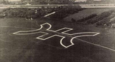 Óriás lehívójel várta a földönkívülieket a Budaörsi repülőtér ufó-leszállópályáján