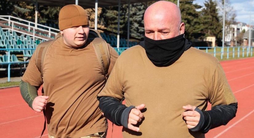 Békefutás Szombathelyen: katonák, tűzoltók és diákok futottak a békéért - fotók