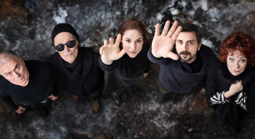 Parádés szereposztással érkezik a Centrál Színházba A Macskalápon