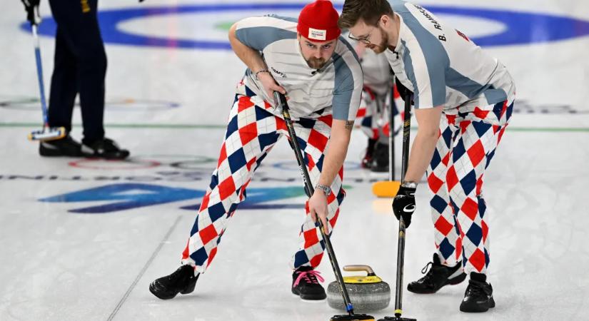 A norvég curlingesek egy meccsre visszahozták legendás kockás nadrágjukat