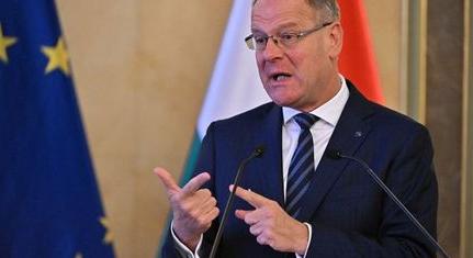 Navracsics Tibor 2024 óta tud a Samsung-gyár körüli problémákról, ma már az azeri baltás gyilkost sem engedné haza