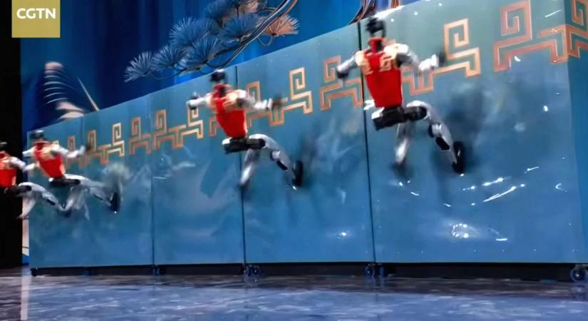 Kungfuzik, és pókemberként rohan a falra ez a robot