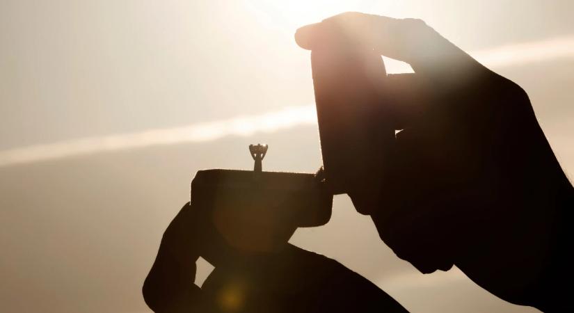 Eljegyzés a téli olimpián: egykori riválisa kérte meg a műkorcsolyázó kezét