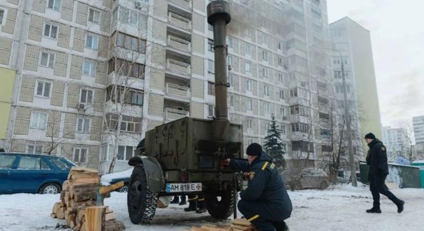 Mélyponton az ukrán energiarendszer, sokan kesztyűben, kabátban és sapkában alszanak