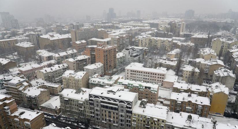 Ukrán energiakrízis: alváshiánnyal, betegséggel küzdve dolgoznak a karbantartók