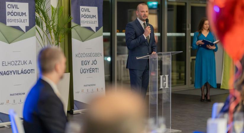 Polgári bált rendeztek a zalai városban, az iskolát támogatják a bevételből