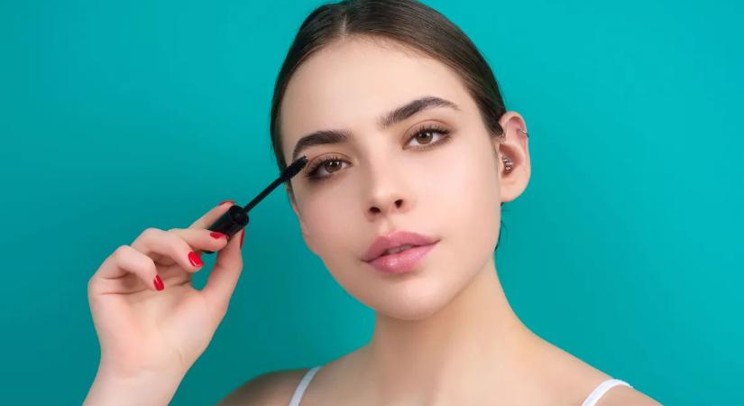 Így varázsolj hosszabb, dúsabb pillákat otthon – 5 szempillanövesztő szérum, amely tényleg működik