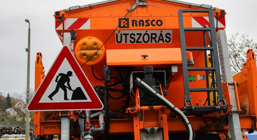 Ismét havazás érkezik – figyelmeztet a Magyar Közút