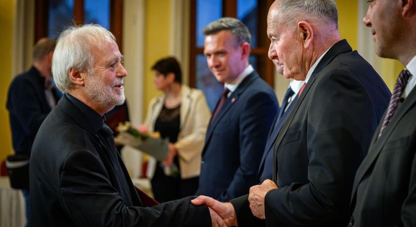 A festőművész több évtizedes munkáját ismerték el Sopronban - interjú