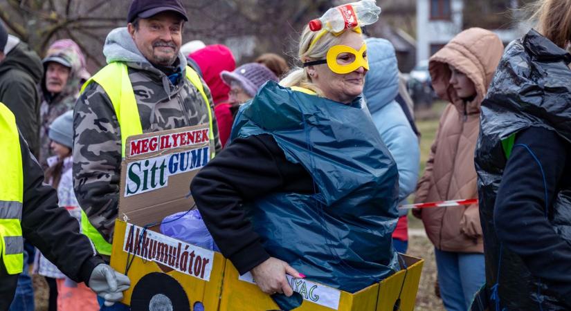 Tokodon hivatalosan is vége a télnek: elégették Farsang Ferkót fotók, videó