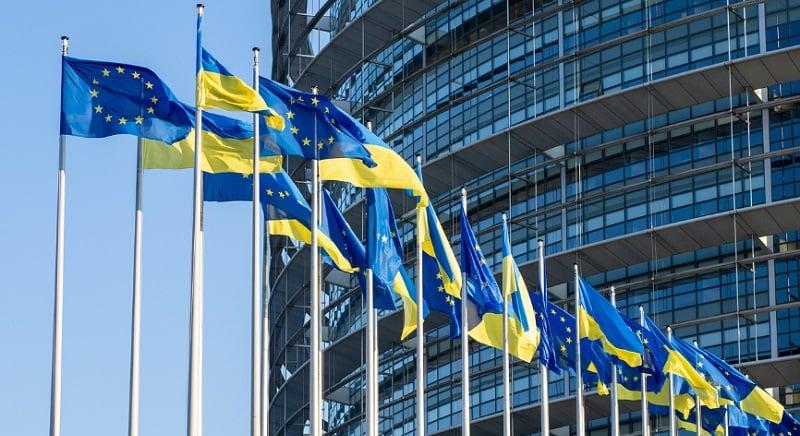 Nincsenek AI-funkciók a képviselőknek – az Európai Parlament letiltotta az eszközeikről