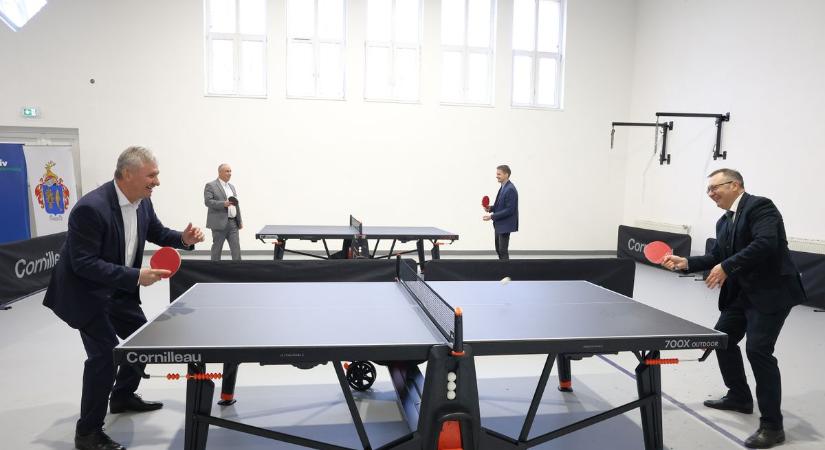 Asztalitenisz-fejlesztés és sportcsarnok-megújulás Ibrányban (fotókkal, videóval)