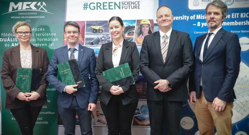 A használati cikkeinket is befolyásoló megállapodást kötött a Miskolci Egyetem - képekkel