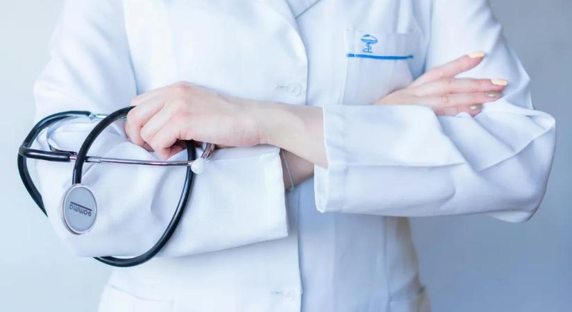 Bilincsben vittek el egy orvost Zsolnán