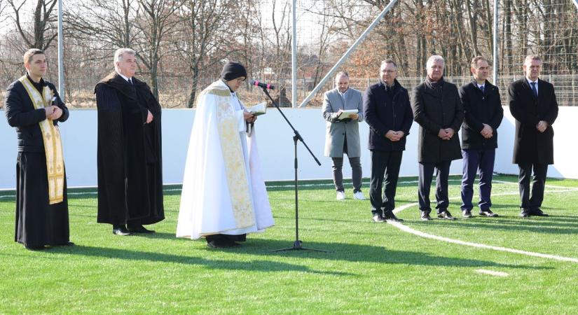 Műfüves sportpályával gyarapodtak Ibrányban (fotókkal, videóval)