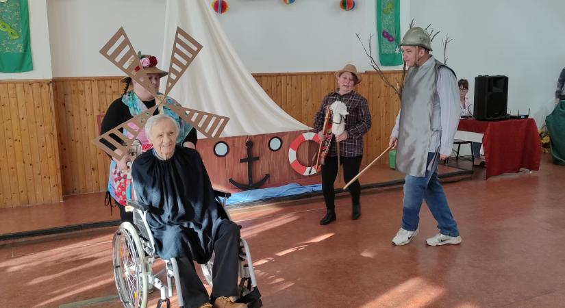 Világ körüli útra indultak a Kovács-Küry Idősotthon lakói