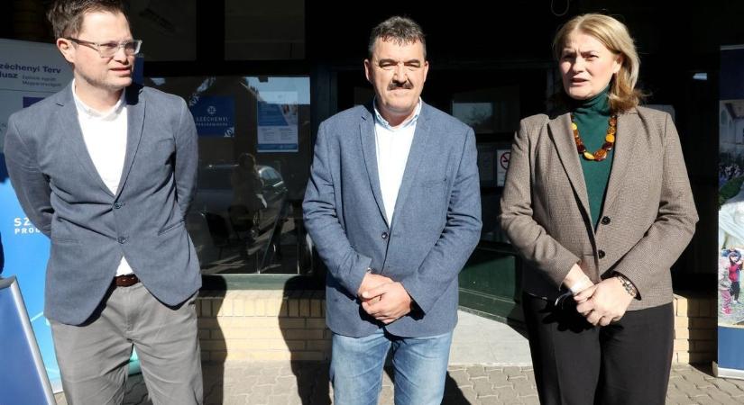 Csibi Krisztina avatta fel a város új információs pontját