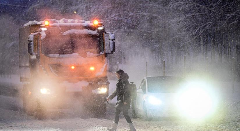 Hóvihar csapott le Romániára, százezrek maradtak áram nélkül