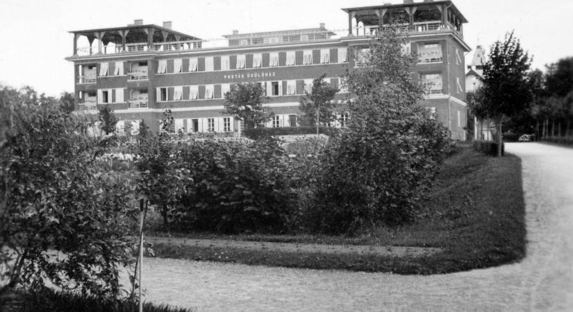 Hat éve pusztul Balatonalmádi kellős közepén a volt postásüdülő (444.hu)