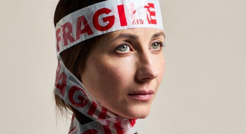 Balla Eszter ledobta a textílt, nem is egyszer (videóval)