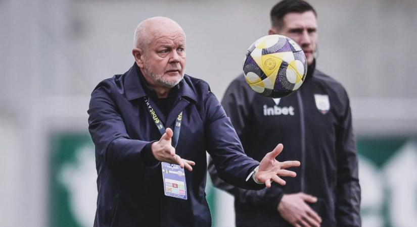 A Fradi Európa Liga-ellenfelének tagjai kotorták el a havat a pályáról