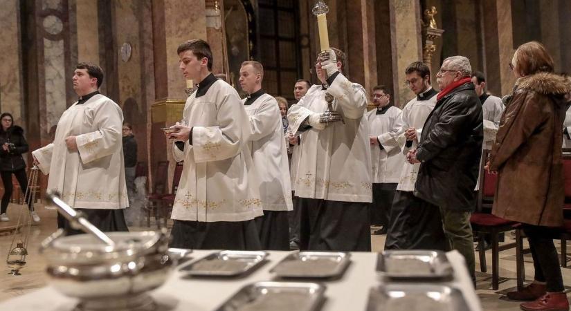 Mennyire ismeri a hamvazószerdát? Kvízre fel!