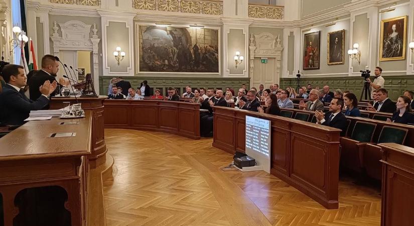 A győri Fidesz frakció nyílt levele Pintér Bence polgármesternek: "A munkában részt veszünk, a balhéban nem!"