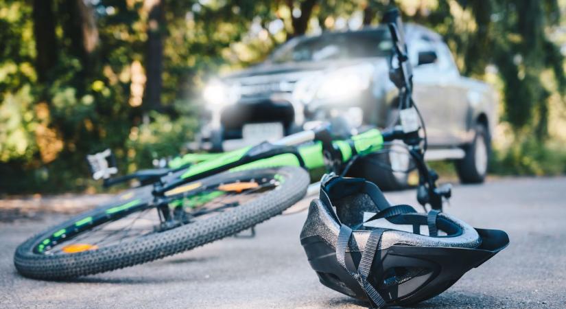 Elütöttek egy kerékpárost Szegeden, a trolibuszok sem tudnak közlekedni ezen a szakaszon