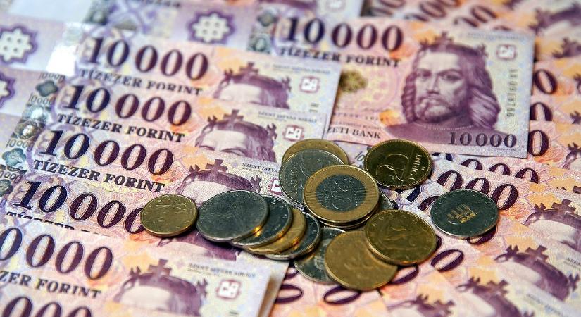 Jól zárt a forint, ma még nem csúszott a talaj