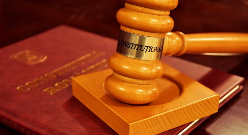 VÉGRE: alkotmányos a bírák és ügyészek nyugdíjtörvénye – hírek szerdán