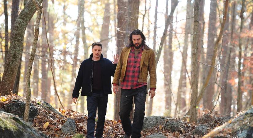 Jason Momoa élete alakítását nyújtja ebben a krimisorozatban, ami letarolta a streaming-listákat, egy ültő helyükben nézte végig mindenki az összes részt