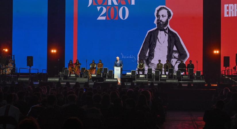 Sulyok Tamás: Jókai Mór alakjában egy magyar írófejedelem áll előttünk