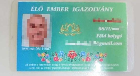 „Élő ember igazolvánnyal” igazolta magát a férfi, akit megállítottak, mert kamu rendszámtábla volt az autóján