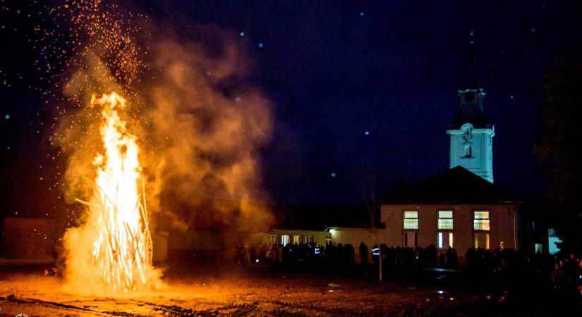 Farsangbúcsúztató tűz, kásáslepény és jelmezes felvonulás Kémeren