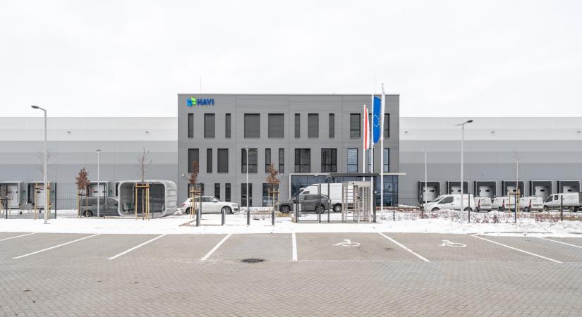 Egyedülálló hűtőraktárral bővült a hazai logisztikai piac: átadták a HAVI Logistics új központját