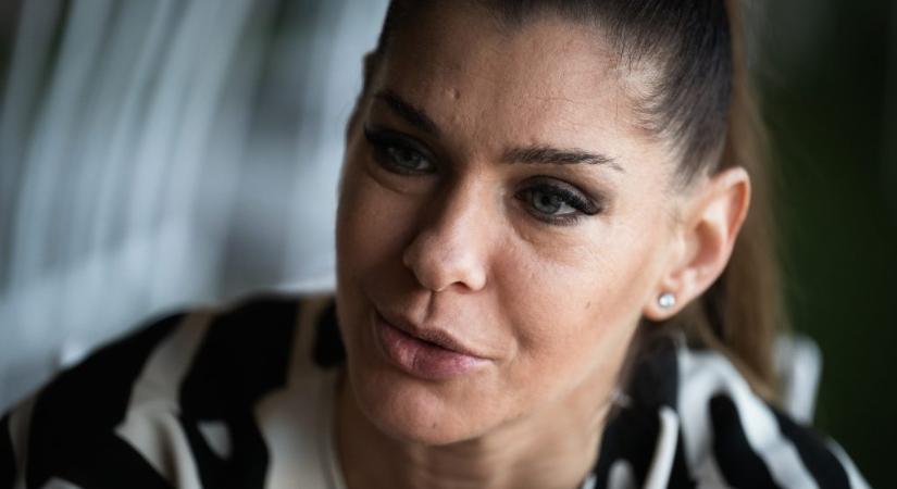 Felvarrták Dér Heni arcát: „Minden nap lefotózom magam, hogy látszódjon a különbség”