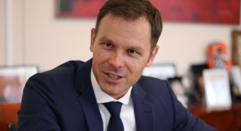 A pénzügyminiszterrel hirdetnek könnyű pénzkereseti lehetőséget csalók