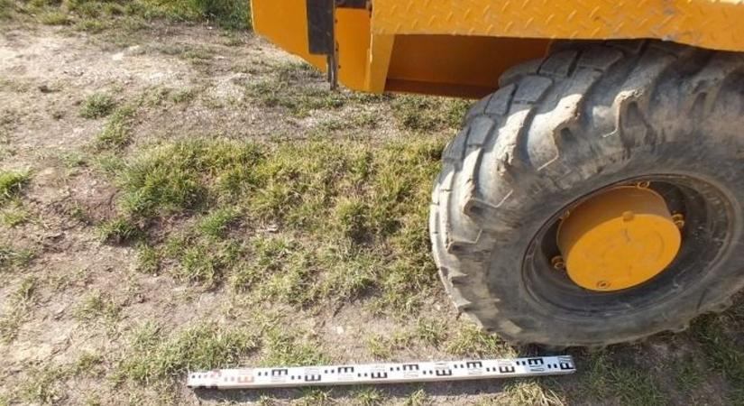 Drámai baleset a Balaton-parton: munkagép sebesített meg egy férfit