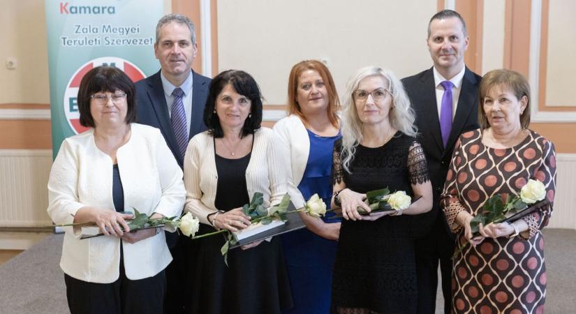 Legalább 40 éve állnak a betegek mellett – a legkiválóbbakat ismerték el a Kossuth Zsuzsanna Szakmai Díjjal (galéria, videó)