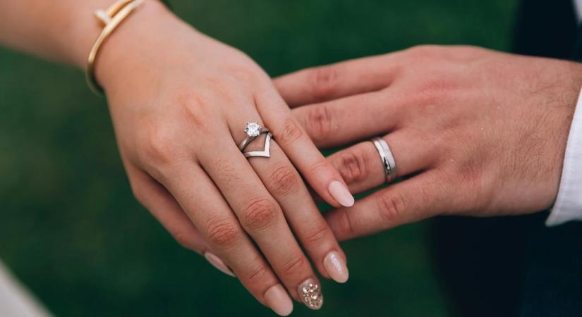 Közel a rekord: ötödször is eljegyezték a balhés sztárt