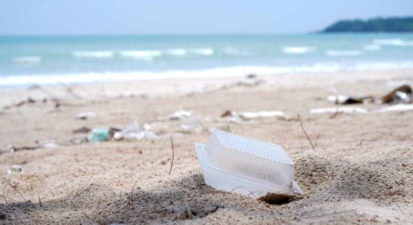 Retro szemét jelent meg Skócia strandján