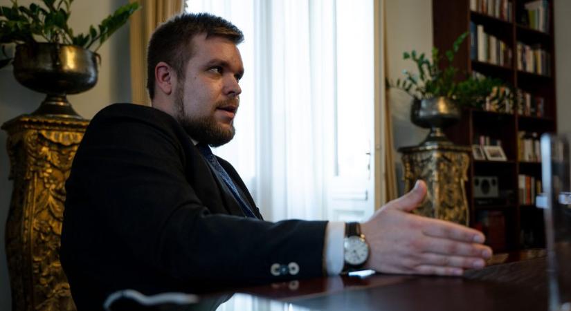 A győri Fidesz nagy nyilvánosság mellőzésével, a kitűzöttnél korábban közgyűlésezne, de ezt sajnos nem ők döntik el