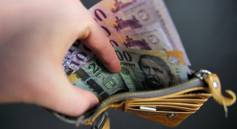 Megmozdult a forint a szerdán is: mutatjuk a főbb számokat