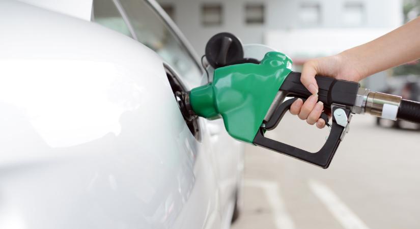 Jöhet a 600 forintos üzemanyagár Magyarországon az olajvita miatt? Erre készüljenek az autósok