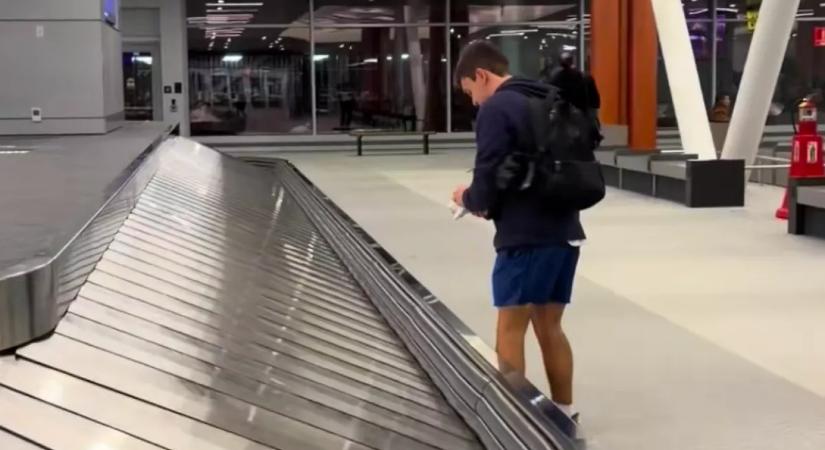 A poggyászára vár a srác a reptéren: ami ehelyett megjelenik a futószalagon, lesújtja