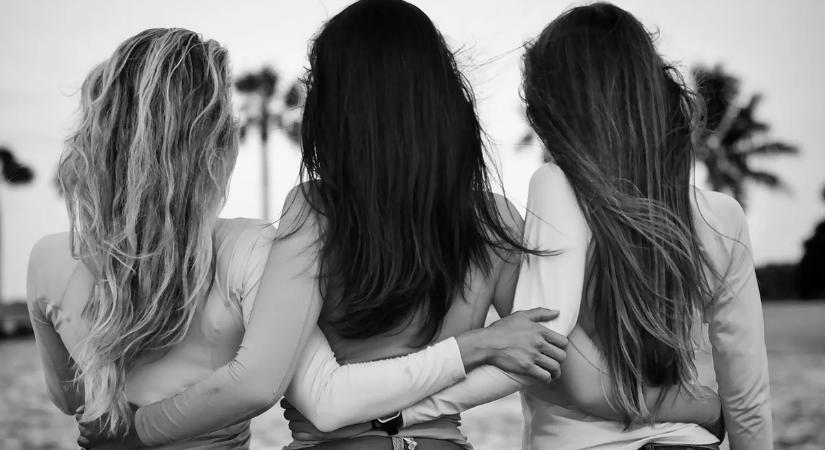 "Az exemmel, az anyjával és a barátnőjével is viszonyom van"